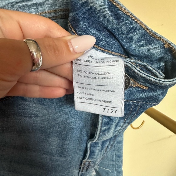 KanCan size 7/27 stretchy cute jeans with frayed ends. - Picture 2 of 5